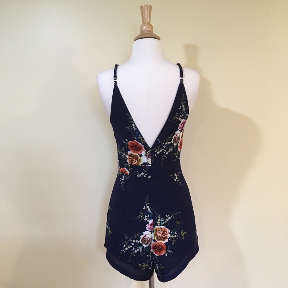 Gathered Surplice Neckline Navy Floral Spaghetti Strap Romper - Picture 6 of 7